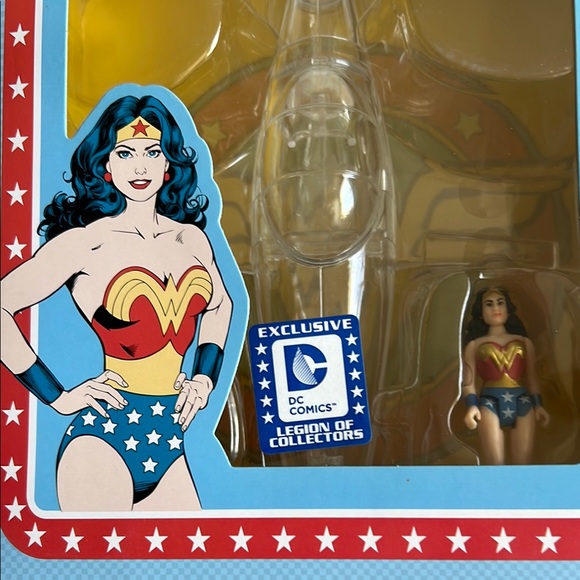 FUNKO EXCLUSIVE DC COMICS Wonder Woman Invisible Jet with Mini Figure - Picture 13 of 15